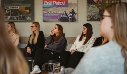 ,,Lēciens demokrātijā''