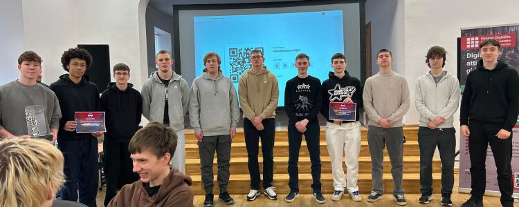 JTT kiberdrošības tehniķi mērojas spēkiem sacensībās 