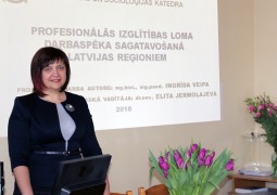 I.Veipa iegūst doktora grādu ekonomikā